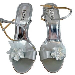 NWT RARE Badgely Mischka Silver Flower Emblem Heels Pumps Women's Size 10